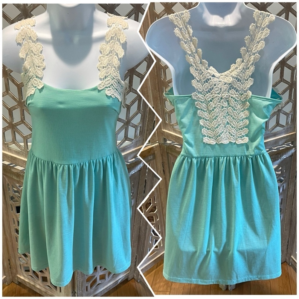 Francesca's Collections Loxley Crochet Trim Dress "Dina Be" in Mint Green size M